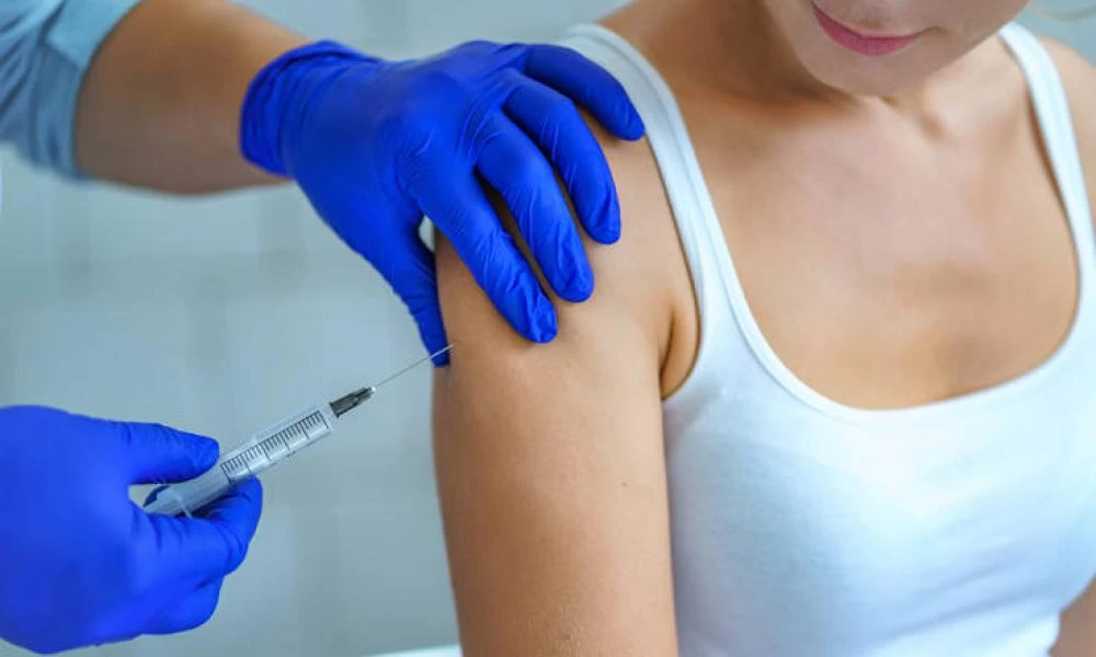 Κορονοϊός - Ρωσία: Το εμβόλιό μας θα είναι καλύτερο της φυσικής ανοσίας